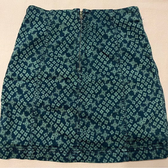 Like new * mini skirt - Picture 2 of 6